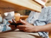 اسکولوں میں طلبا کے موبائل فون استعمال کرنے پر پابندی کی قرارداد پنجاب اسمبلی میں جمع