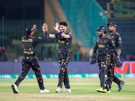 پی ایس ایل: پشاور زلمی کے دو اہم غیر ملکی کھلاڑی وطن واپس روانہ