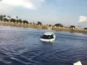 ڈرائیونگ سیکھنے کے چکر میں شہری گاڑی کو جھیل میں لے گیا