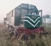 مال بردار ٹرین کا انجن پٹڑی سے اتر گیا؛ ٹرینوں کو لوپ لائن سے گزارنے کا فیصلہ