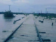 سیلاب کے سبب جگہ جگہ ریلوے ٹریک بری طرح متاثر، کئی ٹرینوں کے روٹ تبدیل