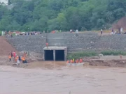 اسلام آباد: بارش میں گاڑی سمیت بہنے والے کرنل (ر) قاضی اسحاق کی لاش بر آمد، بیٹی کی تلاش جاری