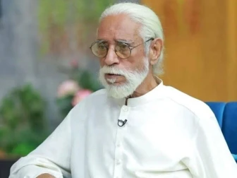 ’آپ مجھے بھکاری کے طور پر پیش کررہے ہیں‘، سینئر اداکار یوٹیوبرز پر برس پڑے 