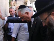 سابق ایرانی ولی عہد رضا پہلوی کا یہودیوں کے مقدس مقام ’دیوار گریہ‘ کا دورہ، ویڈیو وائرل