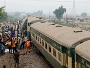 رحمان بابا ٹرین حادثہ؛ کوچز پٹڑی سے اترکر الٹ گئیں، جاں بحق افراد کی تعداد 6ہوگئی، 30زخمی