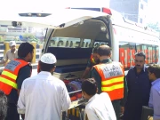 موٹر وے پر پھسلن کے باعث کوسٹر گہرائی میں جاگری؛ 17 مسافر زخمی