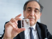  وائرلیس آنکھ کا امپلانٹ، بینائی کے مسائل سے دوچار معمر افراد کیلئے نئی امید