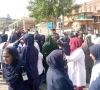 راولپنڈی؛ اسپتال میں مریضہ کے لواحقین کا نرس پر تشدد، کپڑے پھاڑ کر نیم برہنہ کر دیا