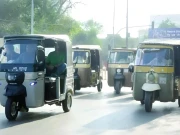 کراچی؛ 25 اہم سڑکوں پر دو اور چار سیٹر رکشہ چلانے پر پابندی عائد، نوٹیفکیشن جاری