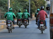 اسلام آباد؛ خواتین پولیس اہلکاروں کا رائیڈر پر تشدد