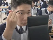 جاپان میں پولیس اہلکاروں کو میک اپ سکھانے کا کام شروع، مگر کیوں؟