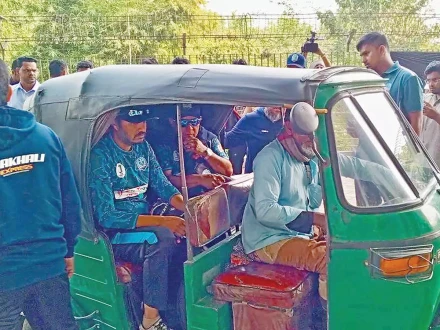  بنگلہ دیش لیگ ٹیم کے کوچز ناراض، رکشے پر بیٹھ کر واپس چلے گئے