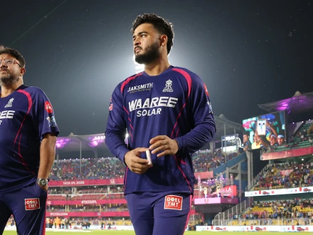 آئی پی ایل: ڈریسنگ روم میں غیرقانونی حرکت، بھارتی کھلاڑی کو سزا سنادی گئی