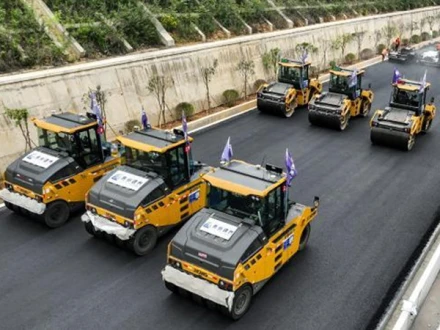 چین: مزدوروں نے چھ گھنٹے میں ڈھائی کلومیٹر طویل سڑک بنا ڈالی