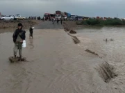 بلوچستان میں شدید بارشیں، ژوب ڈیرہ قومی شاہراہ سیلاب میں بہہ گئی، مسافر گھنٹوں پھنسے رہے