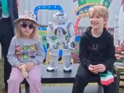 کویت میں نمائش، پاکستانی اسٹال پر رکھا گیا روبورٹ توجہ کا مرکز بن گیا