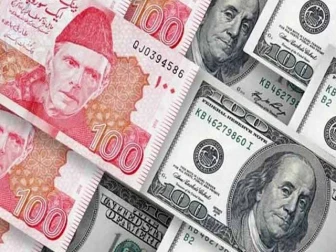 ڈالر کے مقابلے میں پاکستانی روپے کی قدر میں کمی،  حکومت کو اربوں روپے کا ٹیکہ لگا گئی