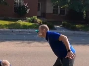 ایک منٹ میں چہرے پر زیادہ گیلے اسفنج مارنے کا ریکارڈ