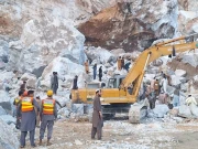 جائے حادثہ پر امدادی کارروائیاں جاری ہیں (فوٹو ایکسپریس)