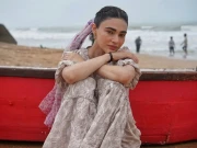 صحیفہ جبار کو مختصر لباس پہننا مہنگا پڑگیا، صارفین کی شدید تنقید