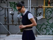 منی اسکرٹ پر تنقید کے بعد صحیفہ جبار نے مختصر لباس میں مزید تصاویر شیئر کردیں