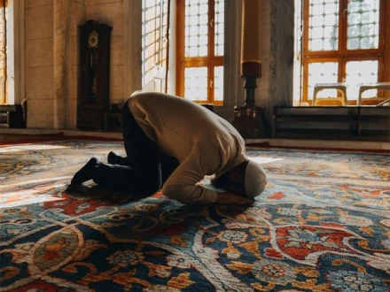 سجدہ کرنا دماغ کیلئے کیا فوائد رکھتا ہے؟