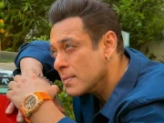 سلمان خان نے رام مندر والی گھڑی پہن لی؛ مداحوں نے آڑے ہاتھوں لے لیا 