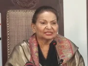 نامعلوم افراد نے شوٹنگ رکوادی، صائمہ کو 2 گھنٹے تک یرغمال بنائے رکھا، ہدایتکارہ سنگیتا