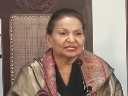 نامعلوم افراد نے شوٹنگ رکوادی، صائمہ کو 2 گھنٹے تک یرغمال بنائے رکھا، ہدایتکارہ سنگیتا