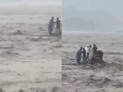 سانحہ سوات متاثرین کے لیے 2 کروڑ کے امدادی چیک تقسیم، پی ٹی آئی قیادت کی تعزیت