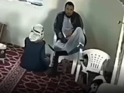 یمن کے معروف عالم دین کا مسجد میں طالب علم کی تلاوت سنتے ہوئے انتقال، ویڈیو وائرل 