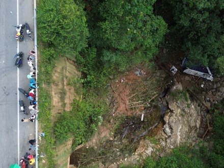 کولمبیا، اسکول بس کھائی میں جا گری، 17 طلبا ہلاک، 20 زخمی