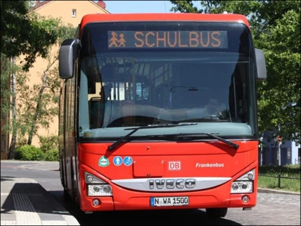 15 سالہ لڑکے نے گرل فرینڈ کو چھوڑنے کےلیے اسکول بس چوری کرلی