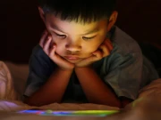 بچوں کا اسکرین ٹائم اتنا بھی بُرا نہیں! نئی تحقیق نے سب کو حیران کر دیا