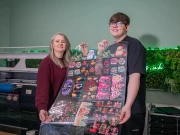 اسٹیکرز آن لائن بیچ کر ماہانہ 52 لاکھ روپے کمانے والا لڑکا 