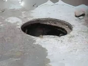 حیدرآباد، انتظامیہ کی غفلت کے باعث کھلے گٹر میں گر کر ڈیڑھ سالہ بچی جاں بحق