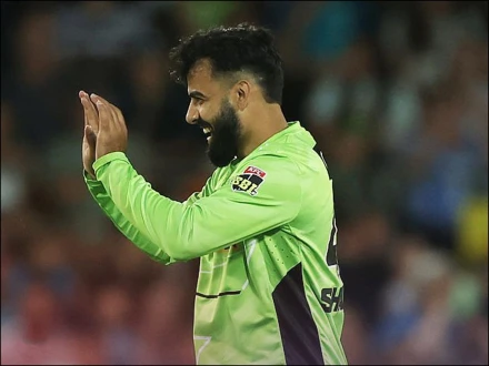 شاداب خان کی بگ بیش میں دھوم، چار اوور میں چار وکٹیں