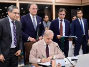 وفاقی کابینہ نے بجٹ مسودے کی منظوری دیدی، تنخواہوں اور پنشن میں اضافہ