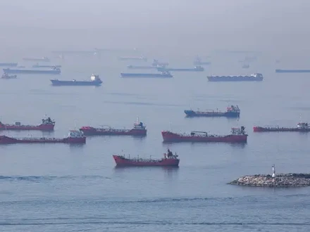 آبنائے ہرمز کی ناکہ بندی سے ہزاروں جہاز پھنس گئے، عالمی تجارت شدید متاثر