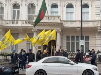 لندن، بھارتی ہندو مظاہرین اور خالصتانی سکھ آمنے سامنے، خالصتان کے پرچم لہرا دیے گئے