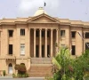 سندھ ہائیکورٹ: 66 سالہ بزرگ اور اس کے بیٹوں کا شناختی کارڈ نہ بنانے پر نادرا کو نوٹس جاری