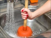 کچن کا سنک بند ہو جائے تو گھبرائیں نہیں، یہ آسان گھریلو طریقہ آزمائیں