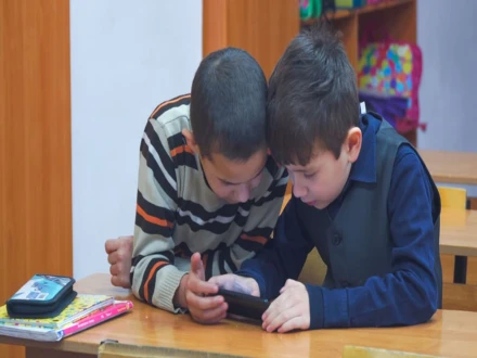 اسرائیل میں پرائمری اسکولوں میں پہلے ہی موبائل فون کے استعمال پر پابندی ہے