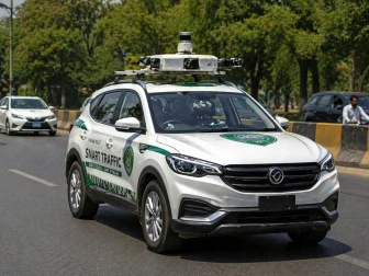 پنجاب؛ جعلی نمبر پلیٹس، ای چالان ڈیفالٹرز کو پکڑنے کیلیے اسمارٹ کار متعارف کروانے کا فیصلہ