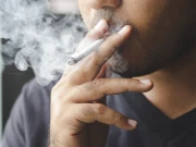 والدین کی سگریٹ نوشی کے منفی اثرات نسلوں تک منتقل ہوتے ہیں، تحقیق