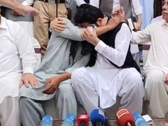 سہیل آفریدی زیادتی کے بعد قتل 5 سالہ آیت نور کے گھر پہنچ گئے، انصاف کی یقین دہانی