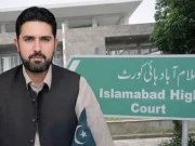 سہیل آفریدی کی ہائیکورٹ کوریڈور میں ویڈیو بنانے پر ایک شخص سے موبائل فون چھین لیا گیا