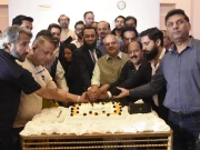 ورلڈ اسپورٹس جرنلسٹس ڈے کی خصوصی تقریب، وفاقی وزیر عطا اللہ تارڑ نے کیک کاٹا