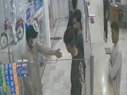 کراچی، اسٹیل ٹاؤن میں سپر اسٹور کے عملے اور گاہکوں سے لاکھوں کی نقدی اور موبائل فونز لو ٹ لیے 