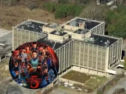 اسٹرینجر تھنگز کے سیٹ پر حادثہ: 19 سالہ لڑکی ہاکنز لیبارٹری سے گر کر جاں بحق